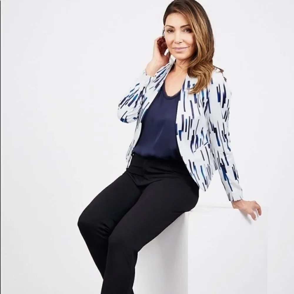 ✨ OVI
Abstract Stripe Blazer✨